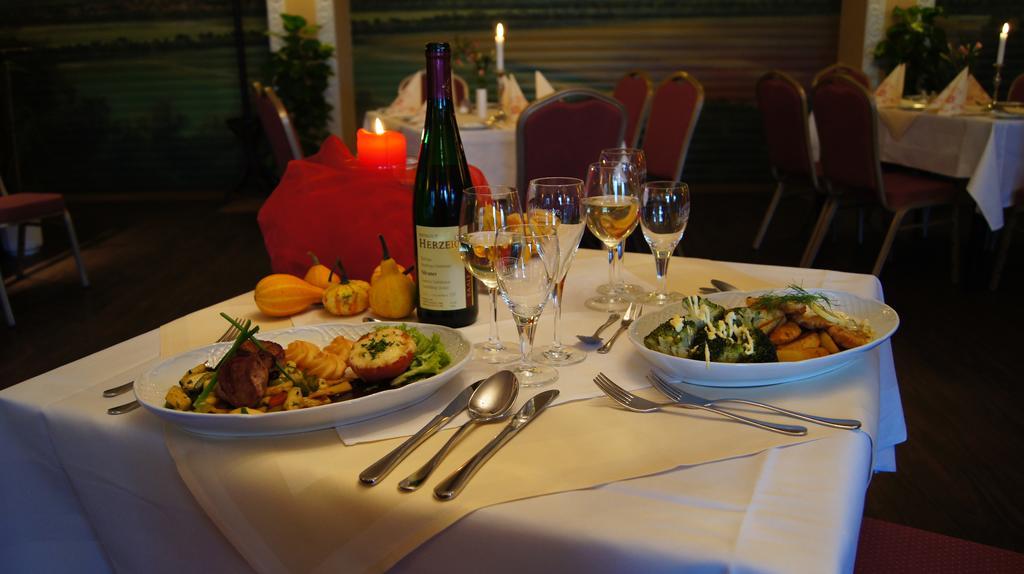 Gastwirtschaft & Hotel Hallescher Anger เนาม์บวร์ก ภายนอก รูปภาพ